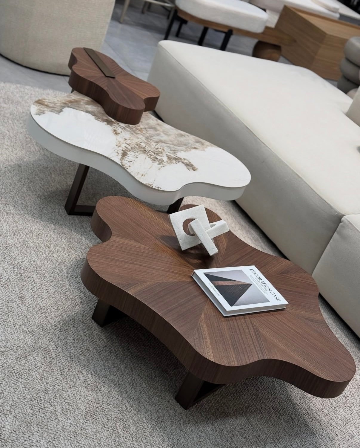 Screenshot סט שולחנות סלון מודרניים בעיצוב אמורפי – תמונה 1